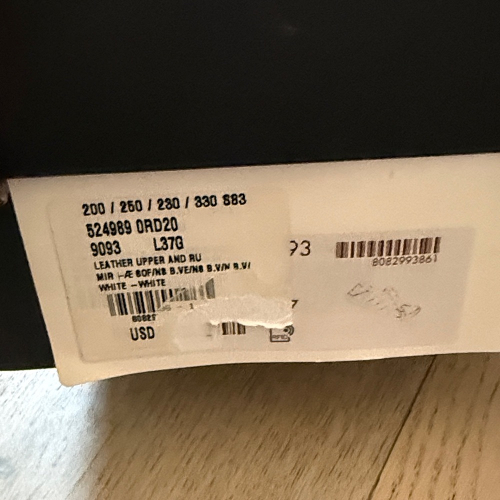 Gucci Women's White Sneakers with Red, Blue, and Cream Bows - Picture 5 of 5